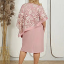 Vestido Éden™ com Sobreposição Estilo Poncho Rendada / O Encontro Perfeito entre Charme e Feminilidade!"